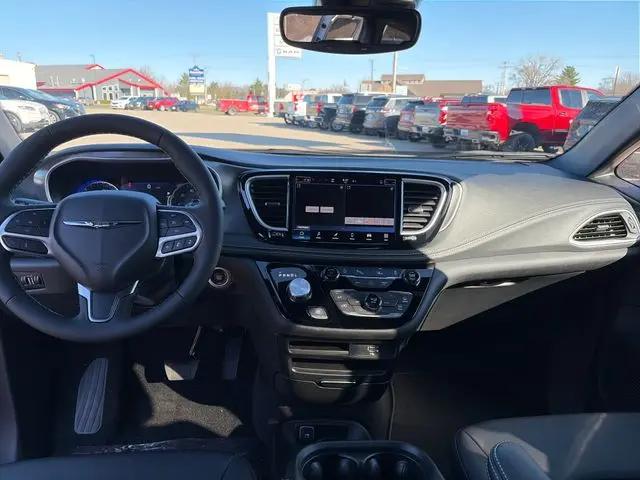 2026 Chrysler Pacifica Select AWD