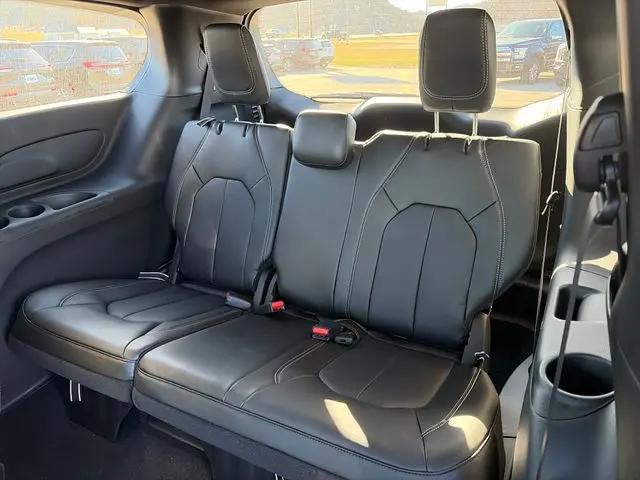 2026 Chrysler Pacifica Select AWD