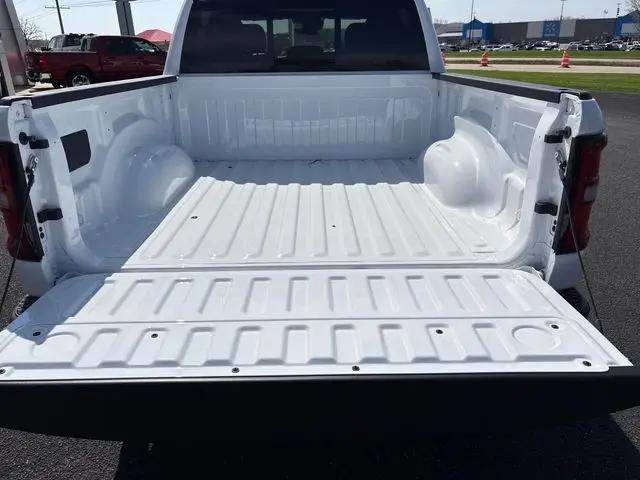 2026 Ram 1500 Warlock Crew Cab 4x4 5'7" Box