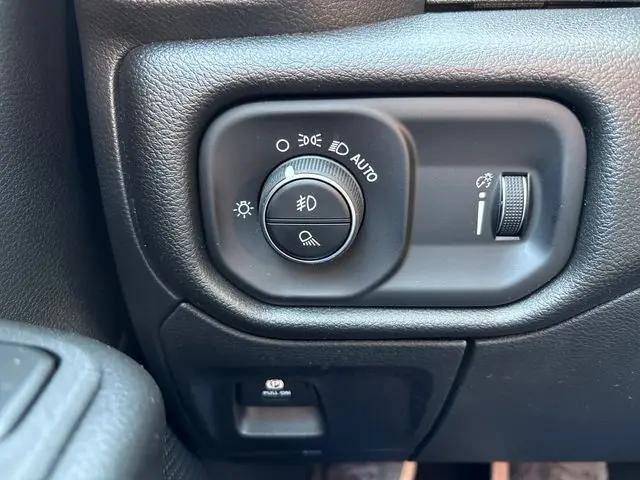 2026 Ram 1500 Warlock Crew Cab 4x4 5'7" Box