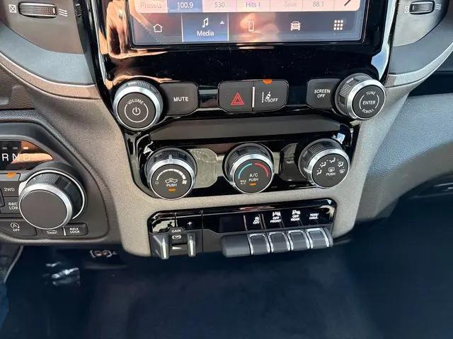 2026 Ram 1500 Warlock Crew Cab 4x4 5'7" Box
