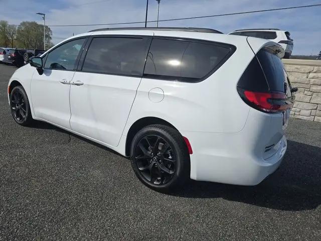 2026 Chrysler Pacifica Limited AWD