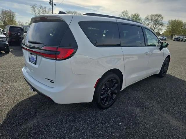 2026 Chrysler Pacifica Limited AWD