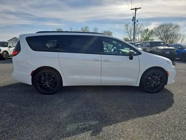 2026 Chrysler Pacifica Limited AWD