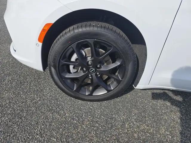 2026 Chrysler Pacifica Limited AWD