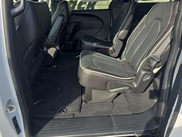 2026 Chrysler Pacifica Limited AWD