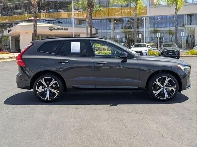 2025 Volvo XC60 B5 Ultra