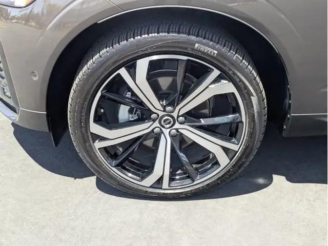 2025 Volvo XC60 B5 Ultra