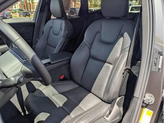 2025 Volvo XC60 B5 Ultra
