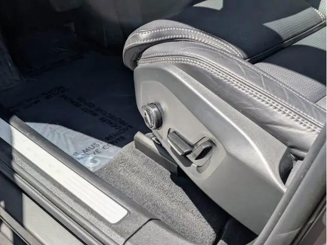 2025 Volvo XC60 B5 Ultra