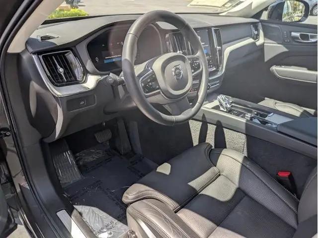 2025 Volvo XC60 B5 Ultra