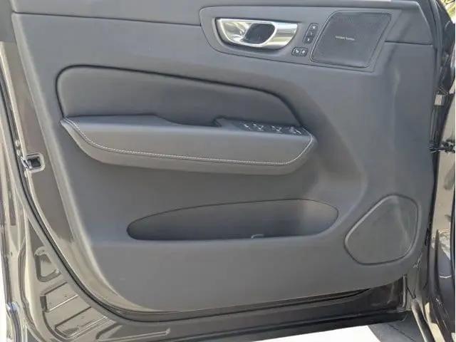 2025 Volvo XC60 B5 Ultra