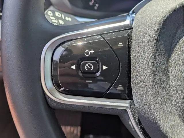 2025 Volvo XC60 B5 Ultra