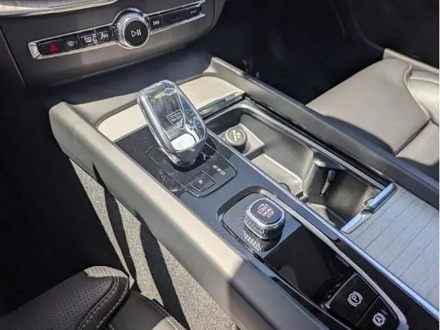 2025 Volvo XC60 B5 Ultra