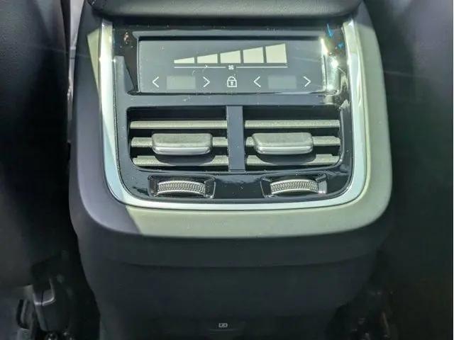 2025 Volvo XC60 B5 Ultra