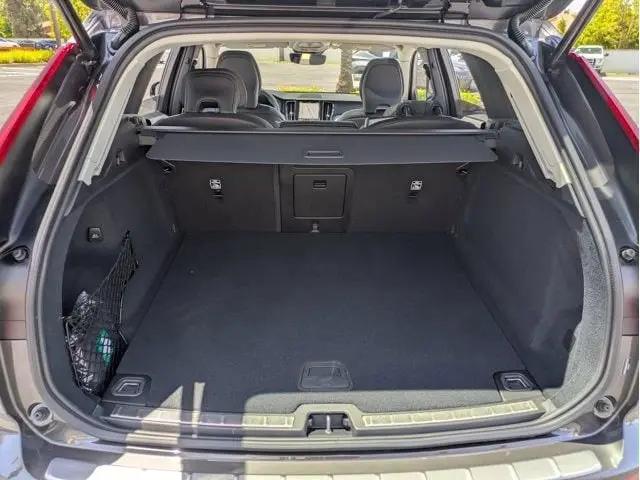 2025 Volvo XC60 B5 Ultra