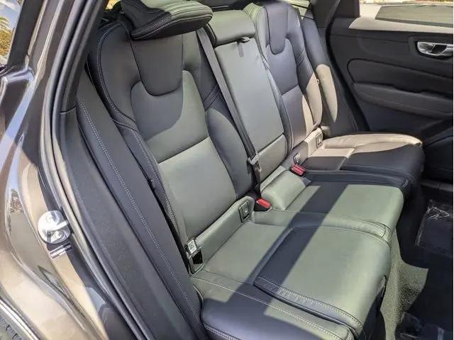 2025 Volvo XC60 B5 Ultra