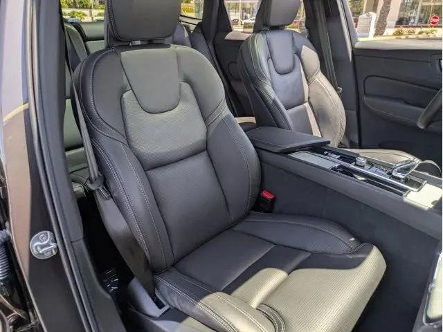 2025 Volvo XC60 B5 Ultra