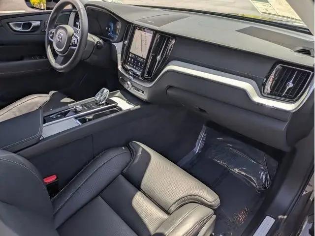 2025 Volvo XC60 B5 Ultra