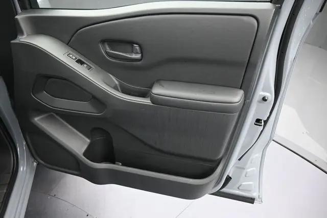 2026 Nissan Frontier Crew Cab SV 4x2