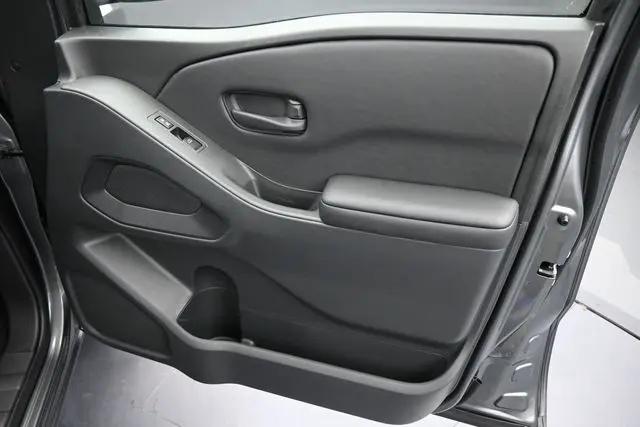 2026 Nissan Frontier Crew Cab SV 4x2