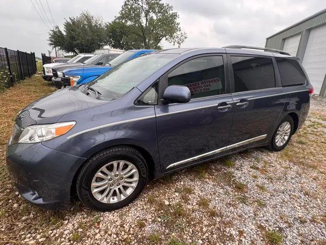 2013 Toyota Sienna XLE V6 8 Passenger for sale in Caddo Mills, TX