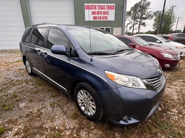 2013 Toyota Sienna XLE V6 8 Passenger