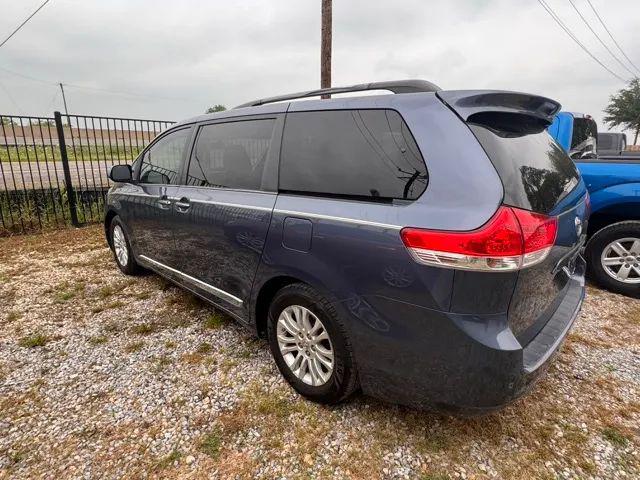 2013 Toyota Sienna XLE V6 8 Passenger