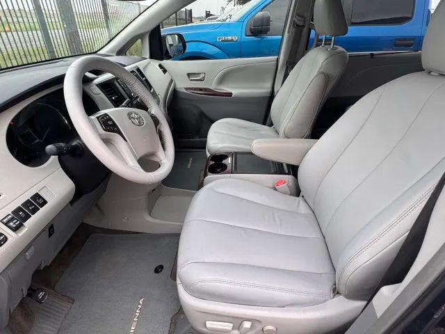 2013 Toyota Sienna XLE V6 8 Passenger