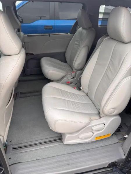 2013 Toyota Sienna XLE V6 8 Passenger