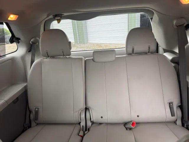2013 Toyota Sienna XLE V6 8 Passenger