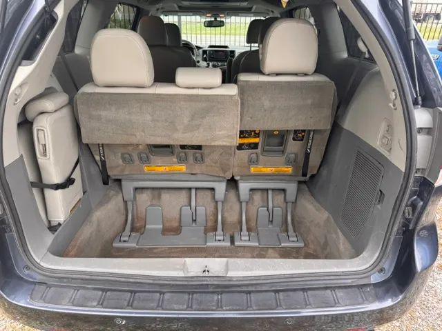 2013 Toyota Sienna XLE V6 8 Passenger