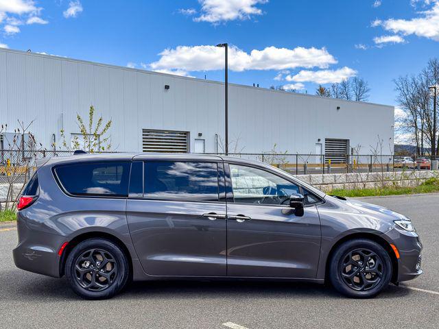 2023 Chrysler Pacifica Hybrid Limited