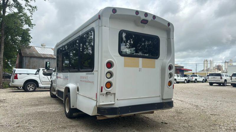 2012 Ford E-350 Cutaway Base
