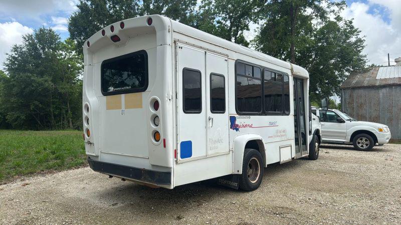 2012 Ford E-350 Cutaway Base