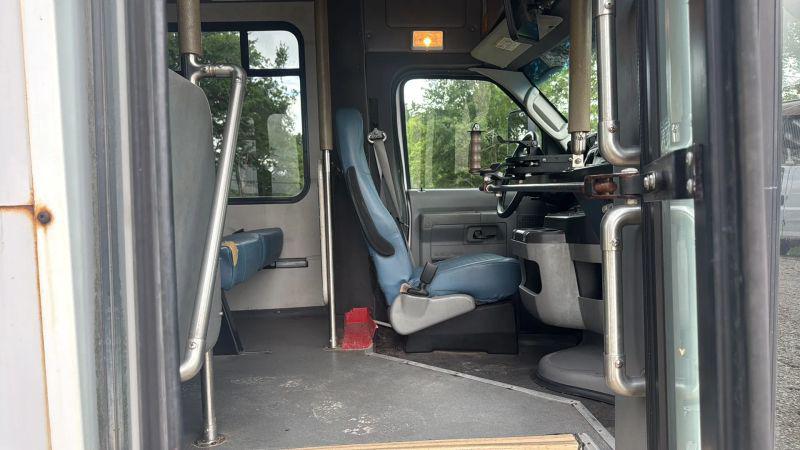 2012 Ford E-350 Cutaway Base