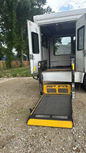 2012 Ford E-350 Cutaway Base