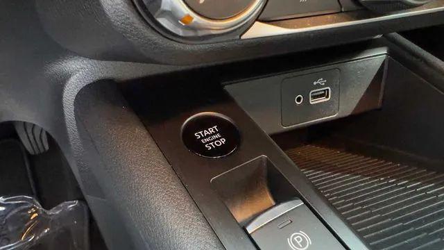 2025 Nissan Kicks S FWD