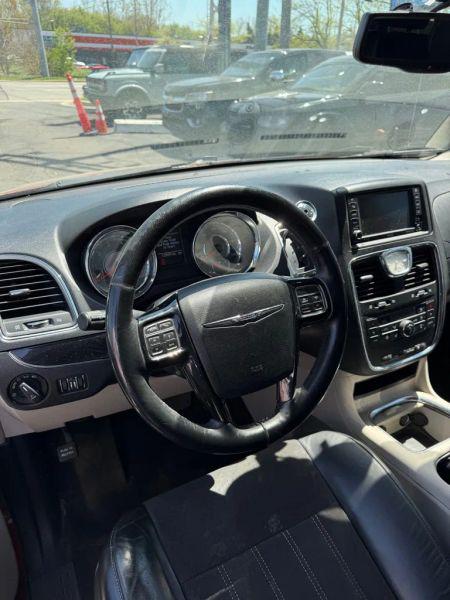 2016 Chrysler Town & Country Limited
