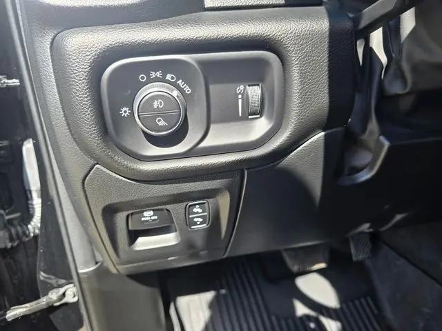 2023 Ram 1500 Big Horn Crew Cab 4x4 5'7" Box