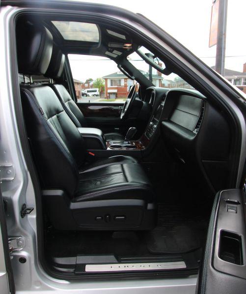 2017 Lincoln Navigator Select