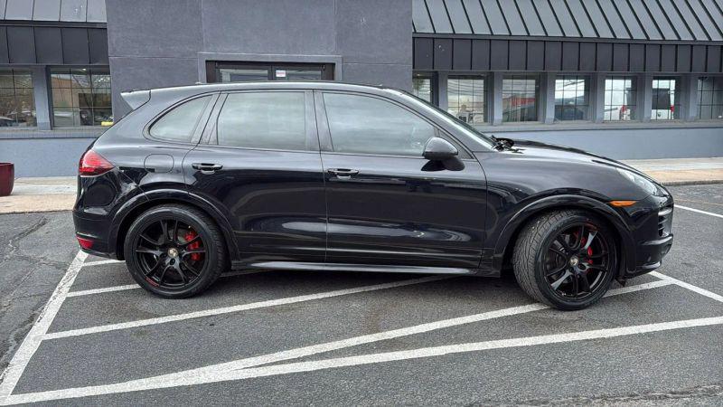 2013 Porsche Cayenne GTS