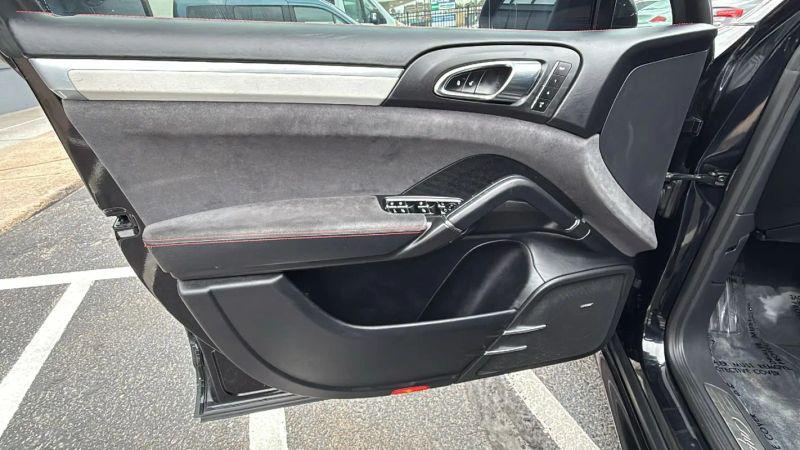 2013 Porsche Cayenne GTS