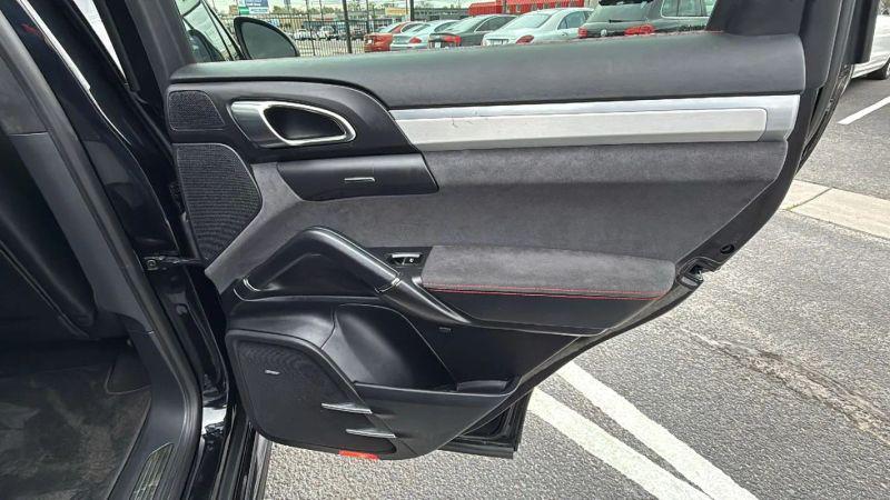 2013 Porsche Cayenne GTS