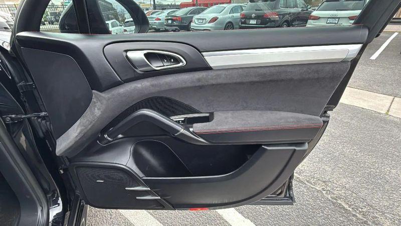2013 Porsche Cayenne GTS