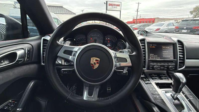 2013 Porsche Cayenne GTS