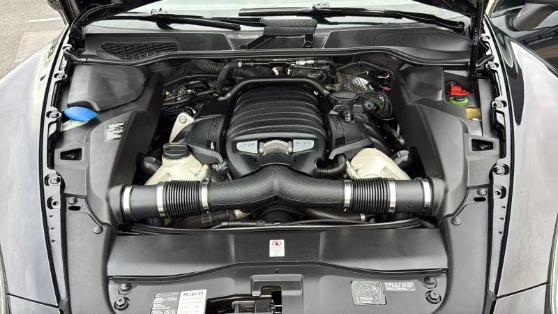 2013 Porsche Cayenne GTS