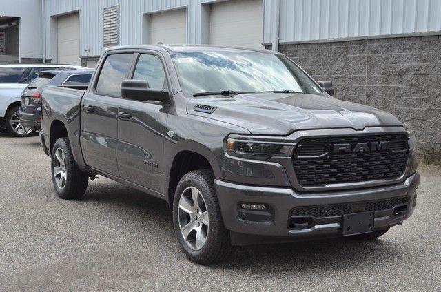 2026 Ram 1500 Express Crew Cab 4x4 57 Box