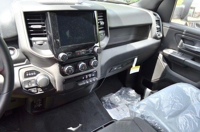 2026 Ram 1500 Express Crew Cab 4x4 57 Box