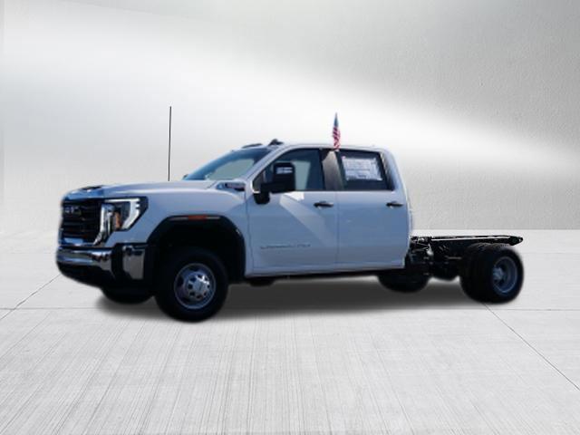 2026 GMC Sierra 3500HD Crew Cab, Long Bed, Pro Dual Rear Wheel, 4WD